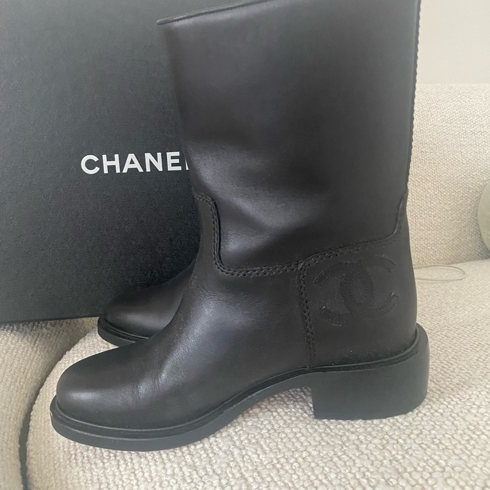 CHANEL Black Heeled Leather Boots
